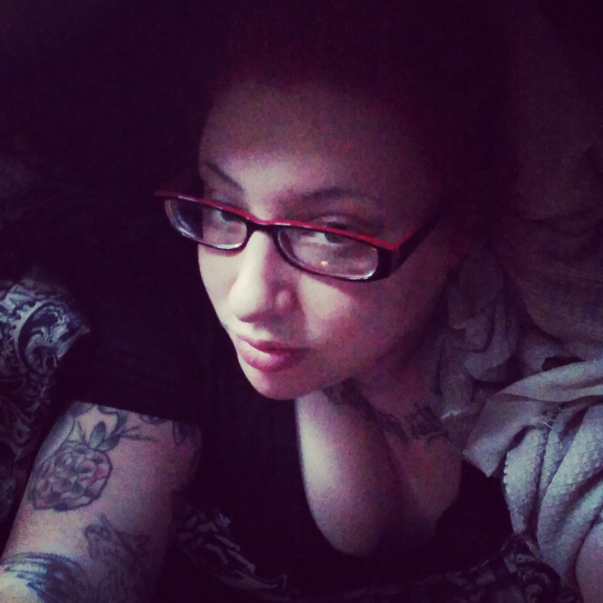 LDGreviews's tweet image. My bed has taken me hostage. Don&apos;t sent help. #Bedproblems #GirlsWithTattoos #saturdaymorning
