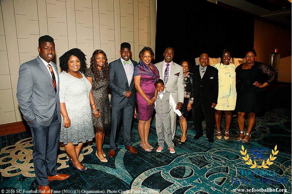 SCFootballHOF's tweet image. Great family right here! #TheDavisFamily #SCFHOF16 #Clemson @jeffJUDGEdavis  @JedidiahDavis33 @The_Prophet_36