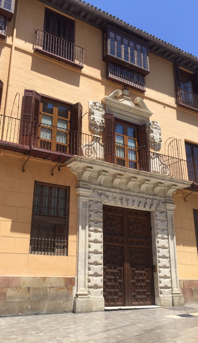 marbella_chic's tweet photo. Beautiful Malage city center. #Malaga #Espana #spring #flower #bluesky https://t.co/ciC4v63649