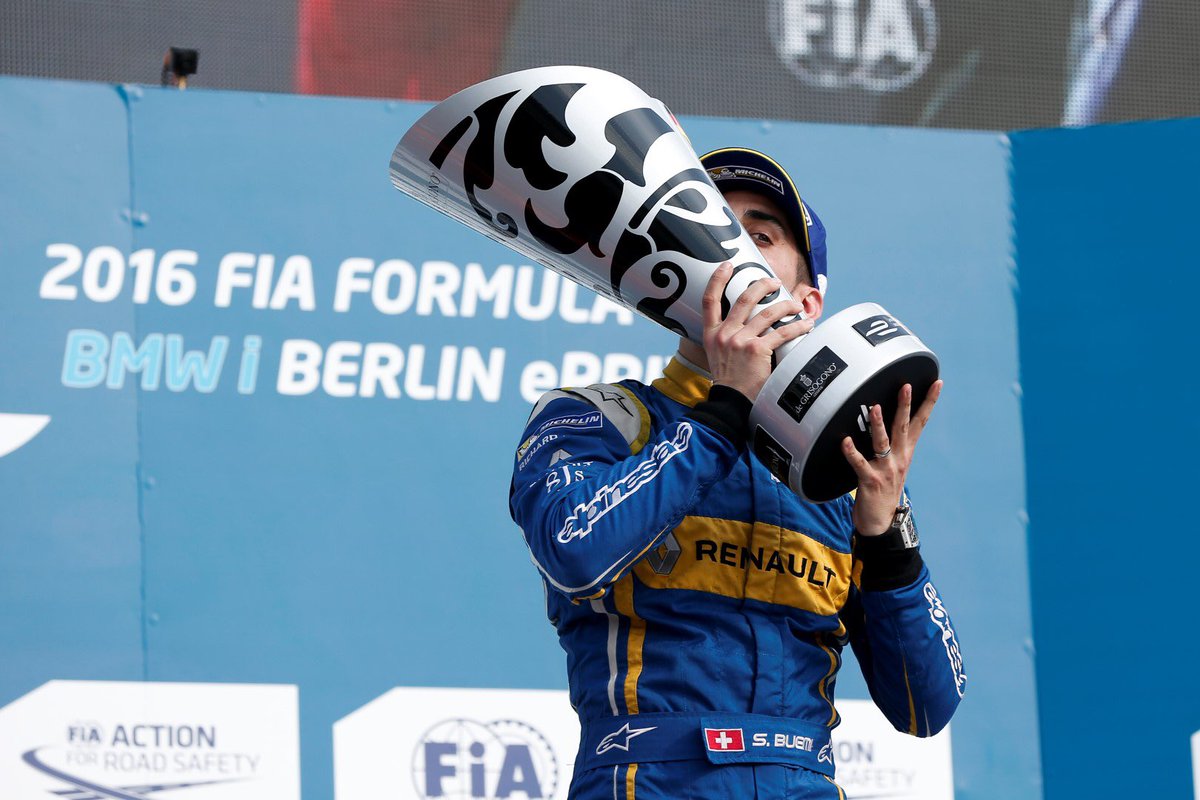 AlpineF1Team's tweet photo. Congrats to our #RenaultFamily chums, @RENAULTedams on their win &amp; 4th place at the #BerlinePrix today! Awesome! 👊 https://t.co/eR9wBpB888