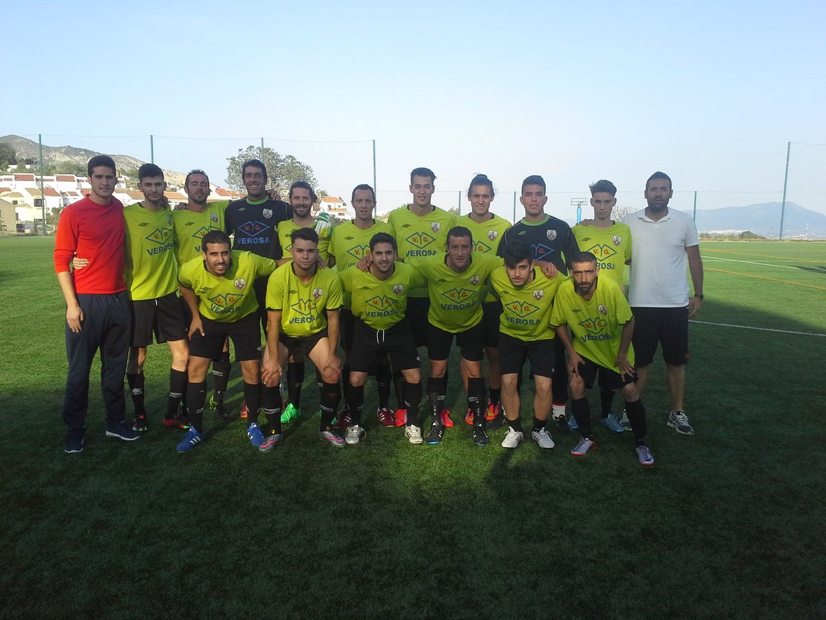 Va comenzar el choque en Los Arbolitos , último del año. Foto de despedida temporada 2015-2016