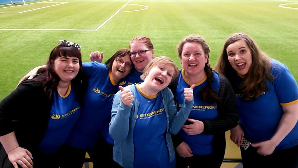 AaseElise's tweet photo. "Det drønna i fra berget..." Klar for kamp: Heia #AltaIF! #Steinberget #apfotball #2div1 https://t.co/NtnsjfKhOA