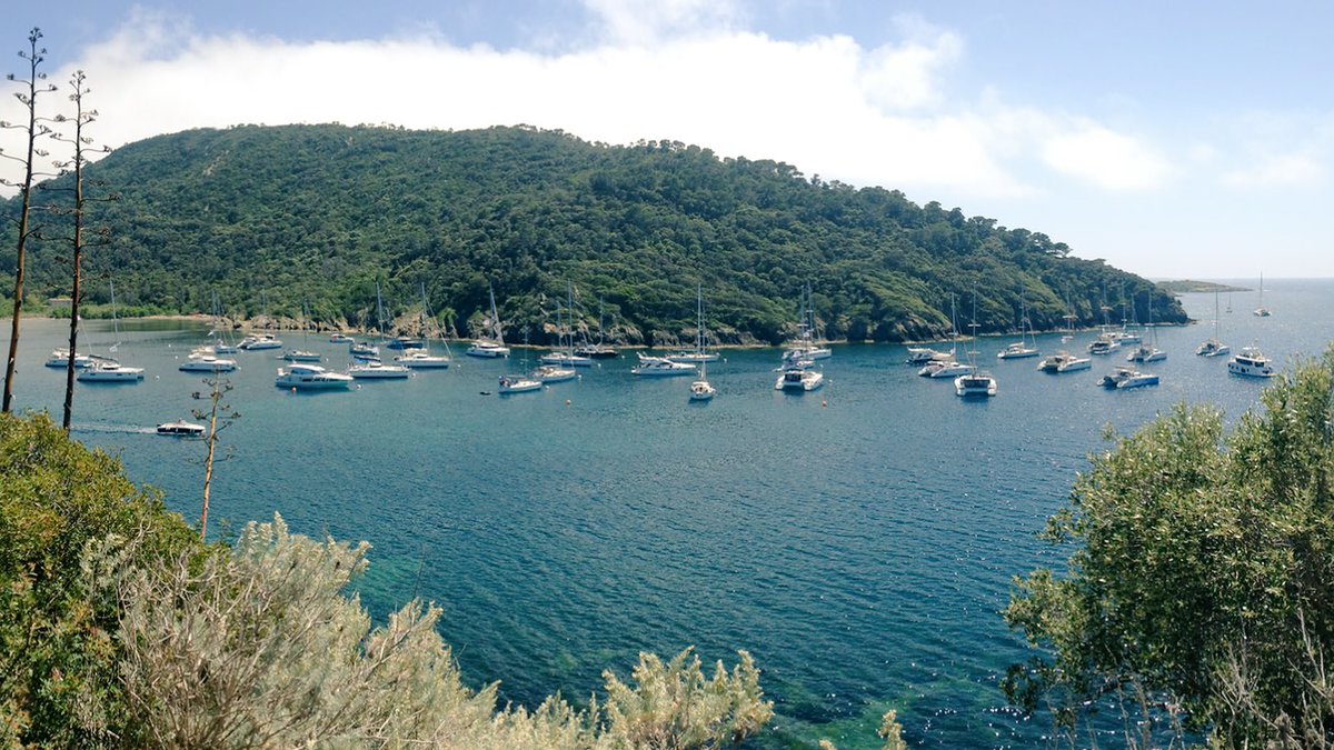 We leave Port Cros for a second navigation to return at Porquerolles ! #fountainepajot #sailingcatamarans