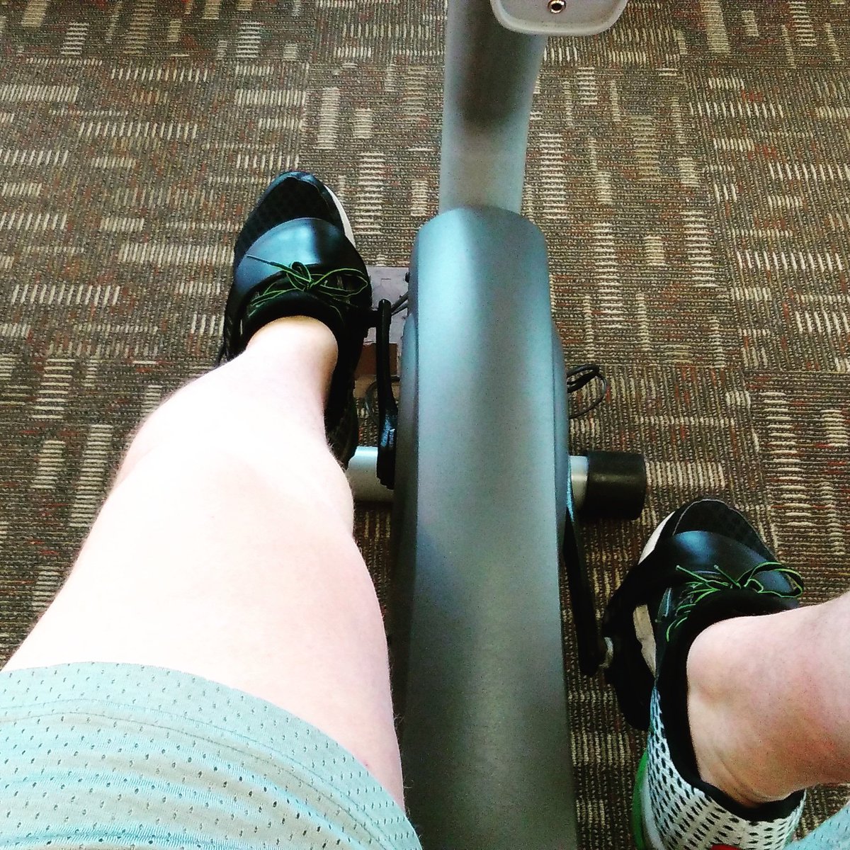 Rayfarley1's tweet photo. Rise and grind! before kayaking. #fitness #riseandgrind  #fitcouple #powercouple @karbar01 #weightloss #pastylegs https://t.co/j68ZGxq6c0