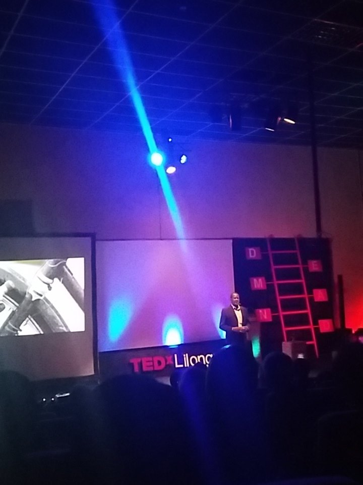 artgloafrica's tweet photo. Hastings designed his own hydro power plant. Few people in Malawi get power from the national grid @TEDxLilongwe https://t.co/LUpv9F6bbO