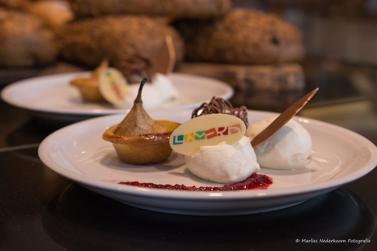 We bakken niet alleen maar brood.... Kom proeven <a href="/HeerlijkHeesch/">Heerlijk Heesch</a> 
#foodtruck bakt nog veel meer....