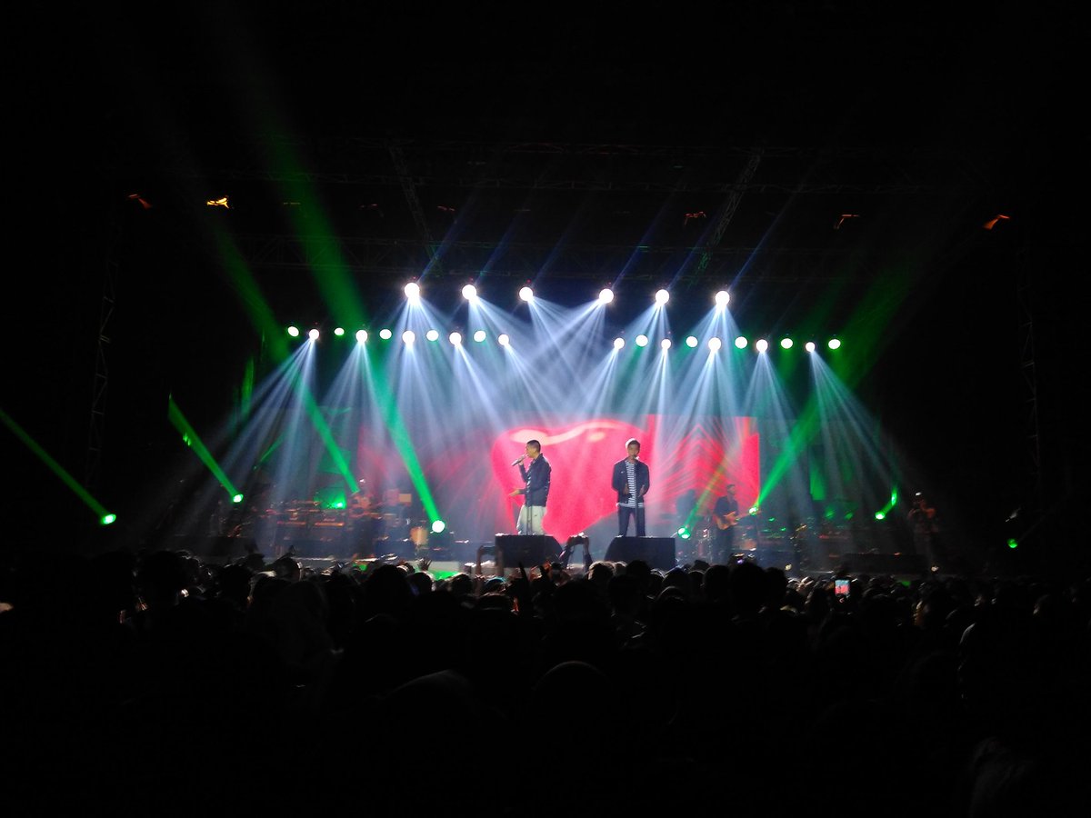 Hello! Crowd tweet media