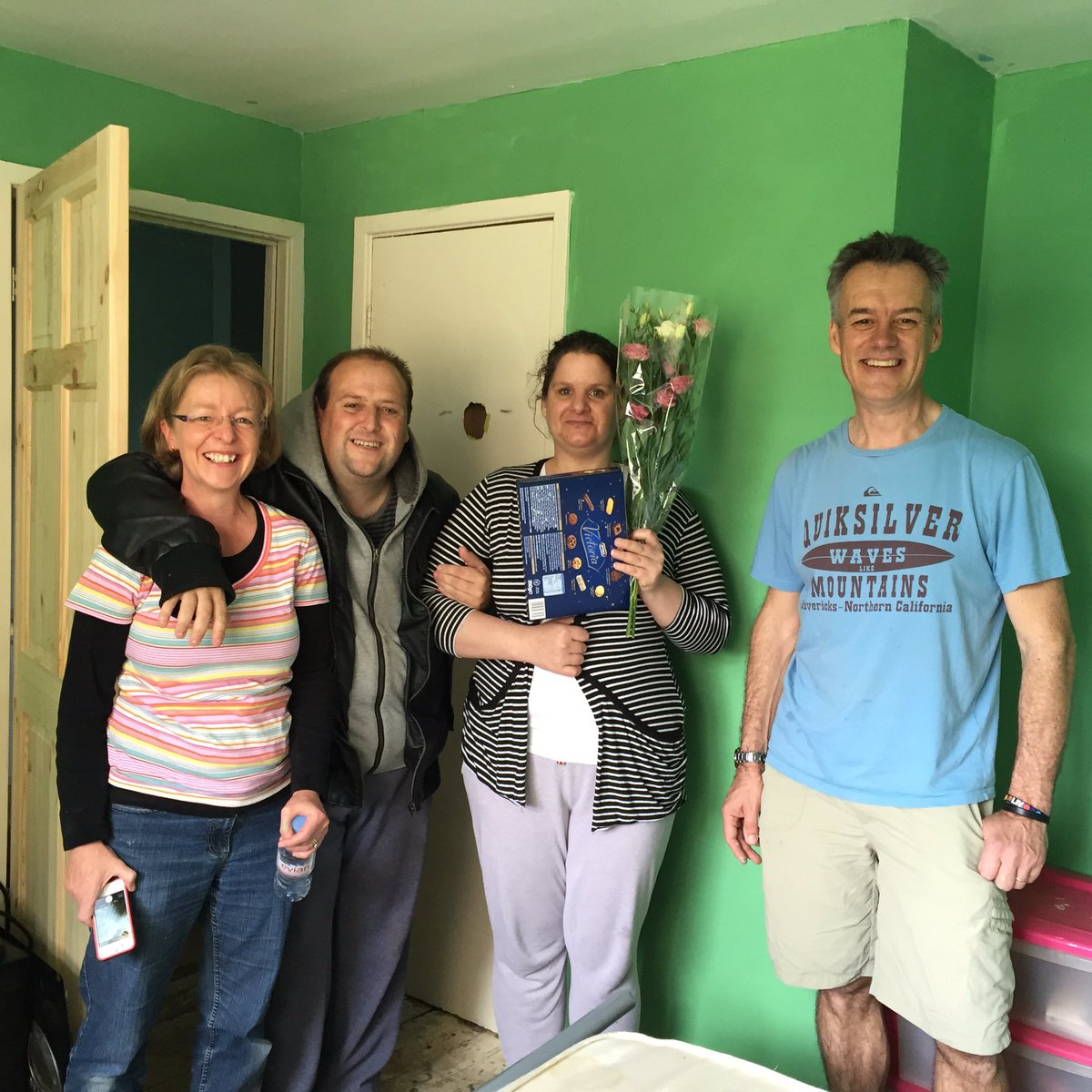 annaeharvey's tweet photo. What a pleasure to bless this lady with flowers, green paint and a tidy room #c3communityaction #heretodogood https://t.co/Fby2WoWFmM