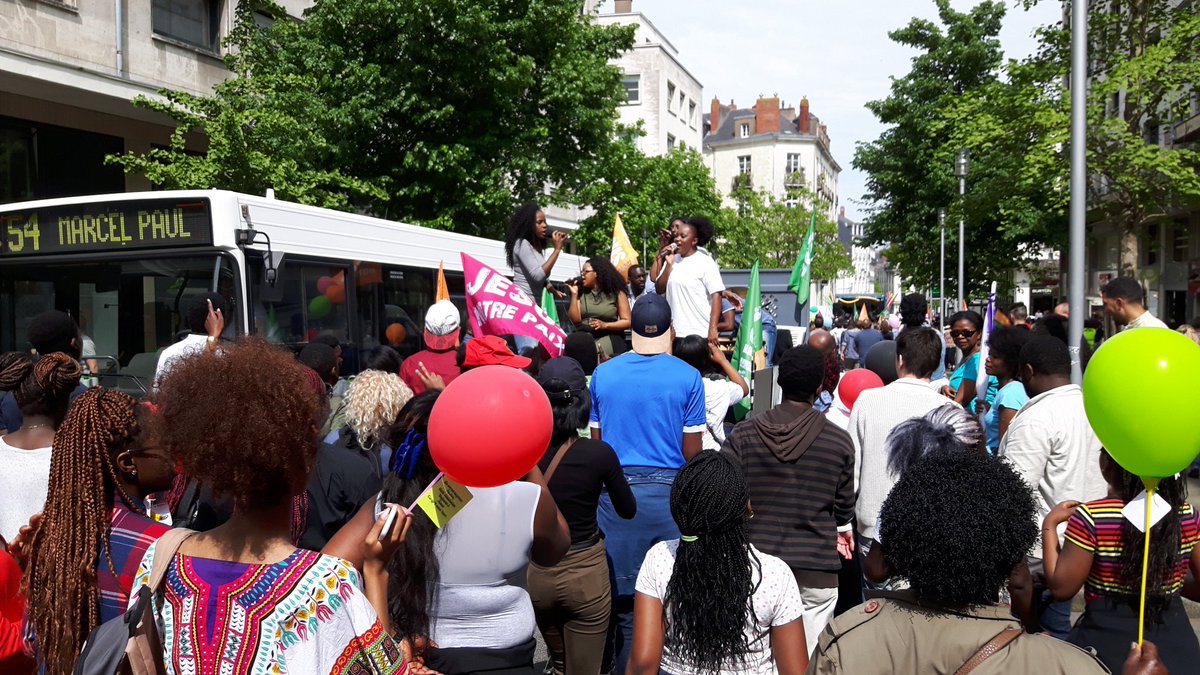 Jesuslechemin1's tweet photo. En direct de la marche pour Jésus à Nantes. #MPJ2016 #marchepourjesus #marchepourjesus2016 https://t.co/nErh1Z2SNy