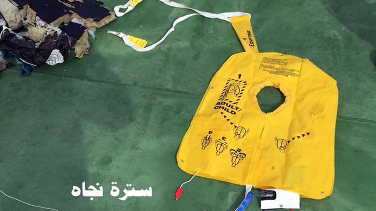 Photos of #EgyptAir #Flight804 debris found bit.ly/1OFA9oe?utm_me… https://t.co/vcebeAh7Vd