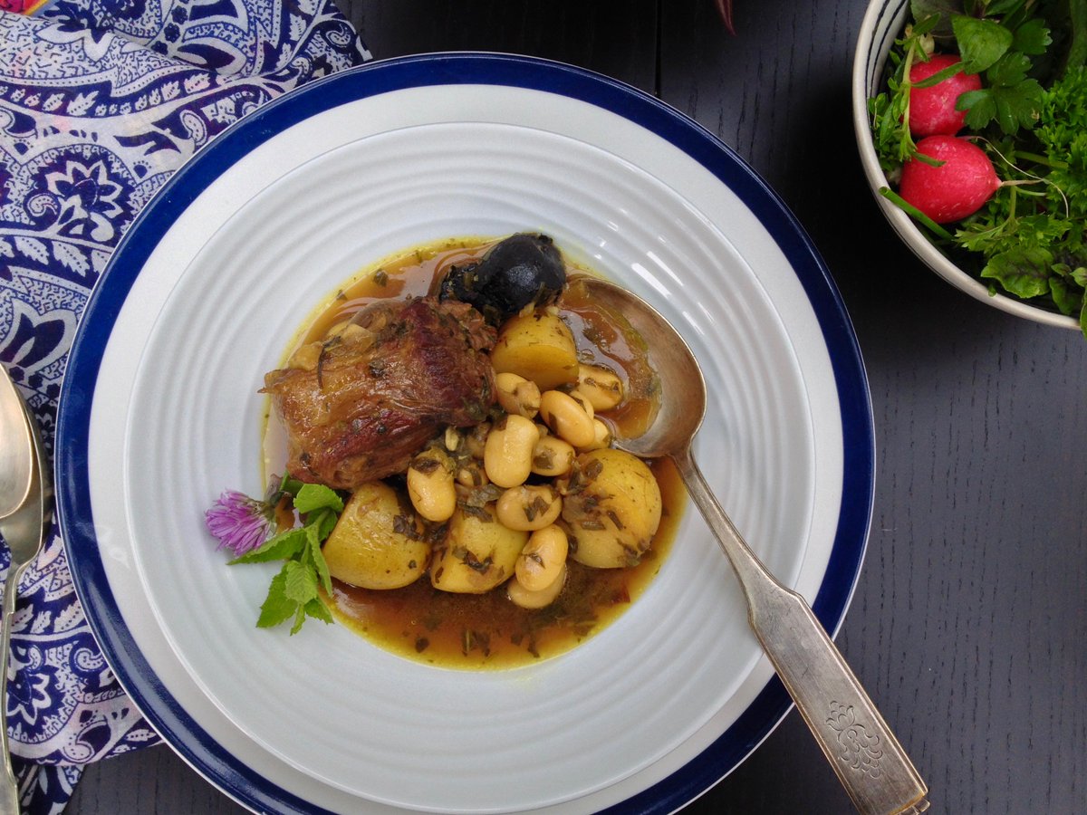 MaryamSinaiee's tweet photo. Persian spring lamb hotpot w/ herbs #driedlime powder. #abgusht @Iran_Style @ArianaBundy @ChefZare @persianmamablog https://t.co/yUoP09dlux