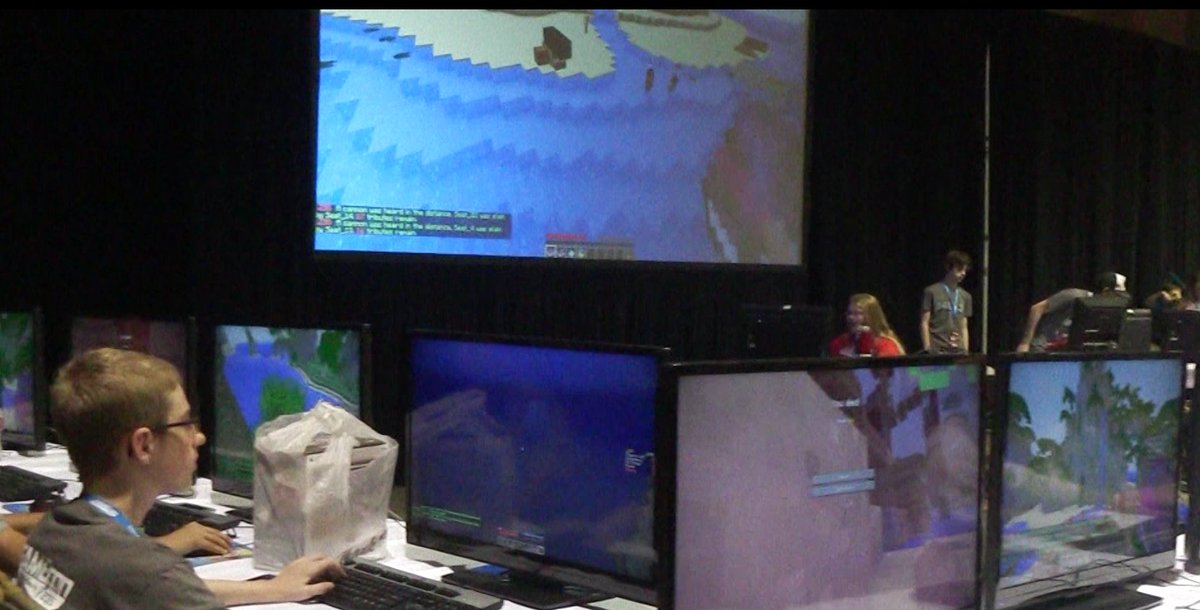 HackNebula's tweet image. A little birdy said that the #TheGameCon2016 Minecraft Zone is going to be #epic @voxelbox buff.ly/1RfkI5Z