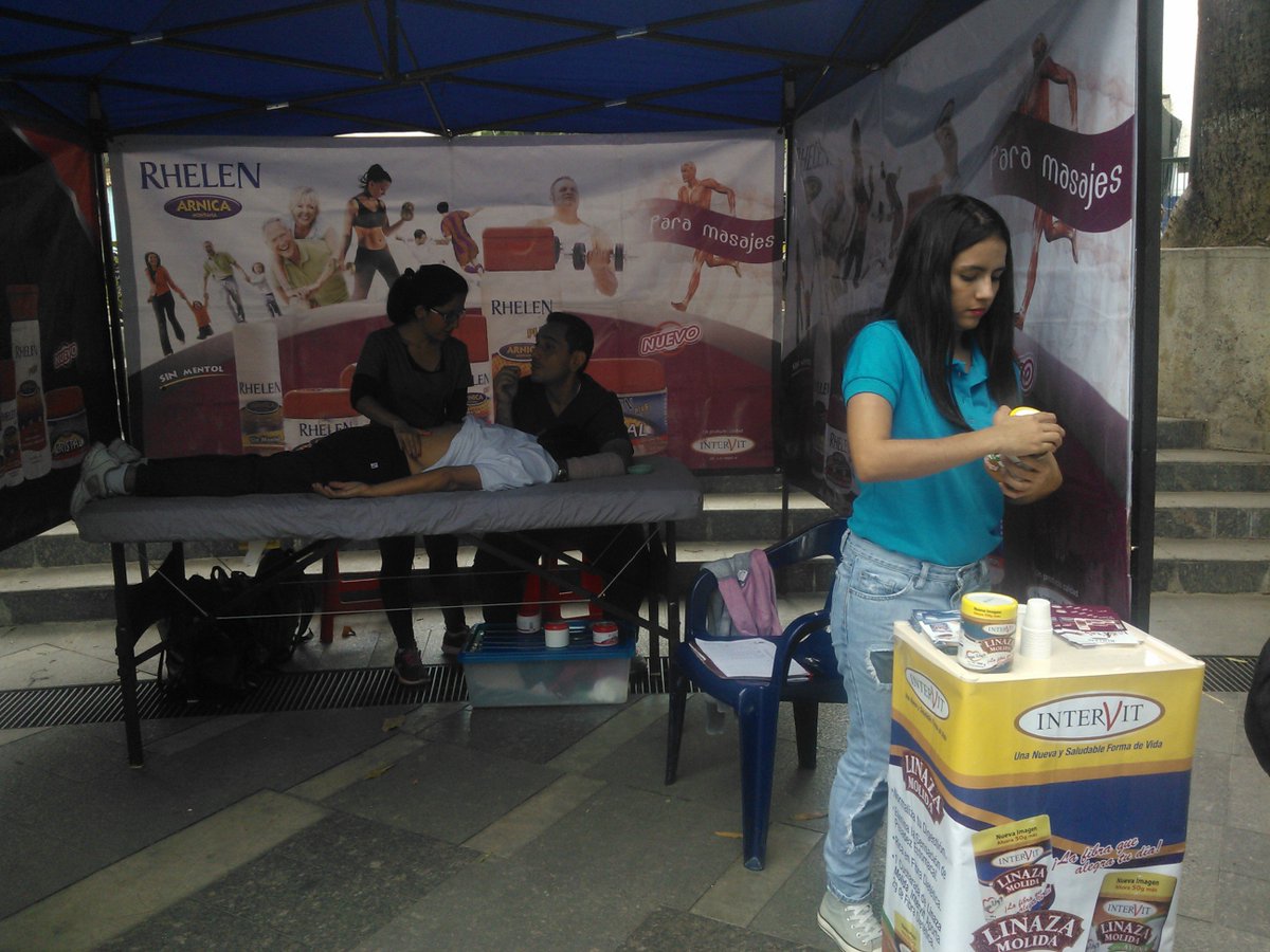ChacaoInnova's tweet photo. Nos acompaña la gente de @Intervit_Ve con su zona masajes en la #ExpoSalud en la Plaza Bolívar de #Chacao https://t.co/s95OJVmX7s