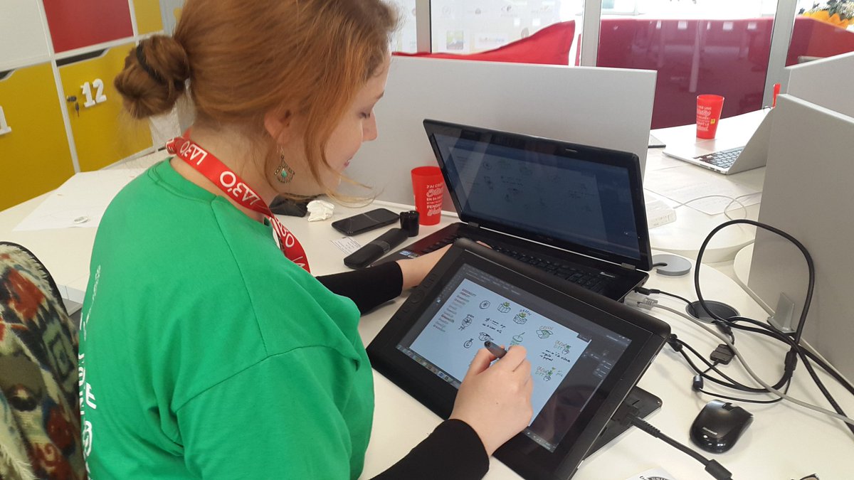 GreenGift_SWO's tweet photo. Notre designeuse en chef @sophia_zandotti nous prépare un super logo ✌ #SWOrleans https://t.co/x1ayC6Fgog