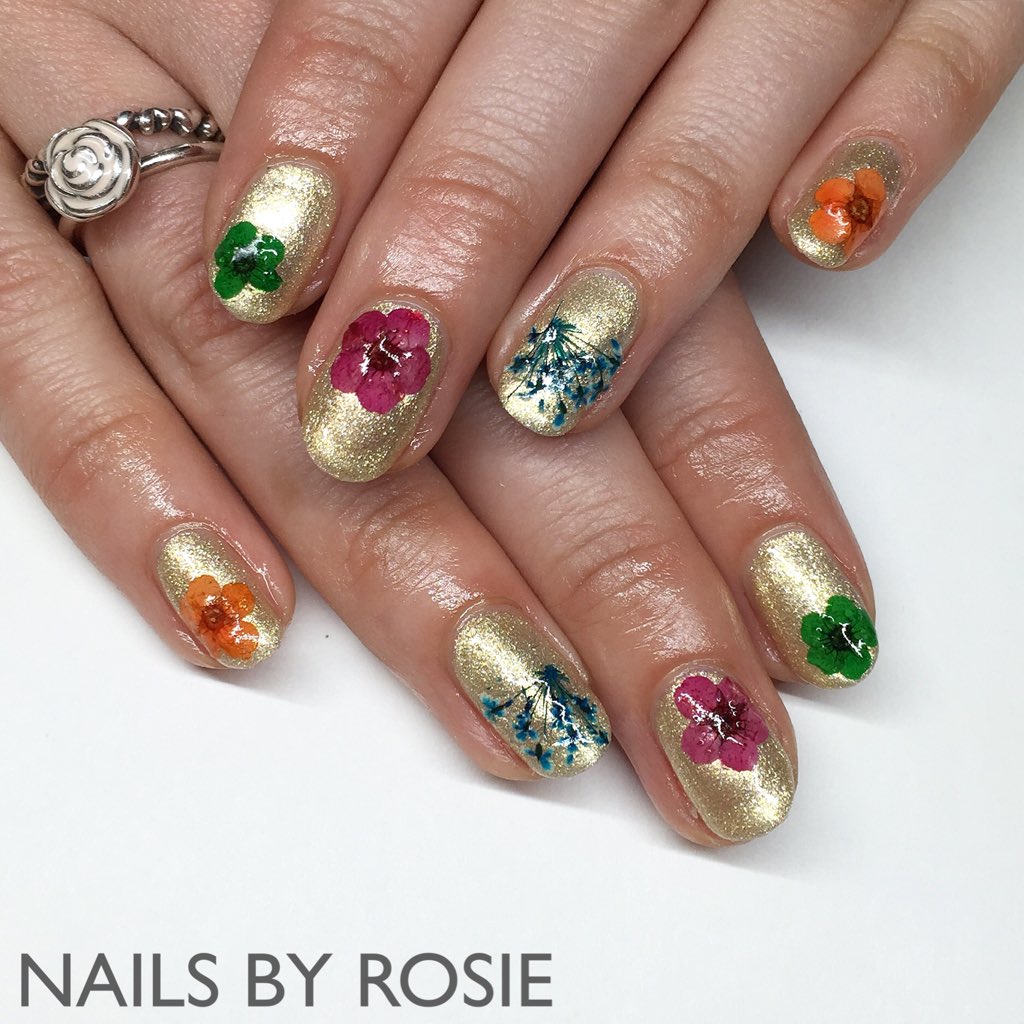 nailsbyrosiew's tweet photo. Nail art using real flowers 🌸🌼🌺 #biosculpture @BiosculptureGB #nailart #showscratch @ScratchMagazine @pro_beauty https://t.co/uRTxk4n42T