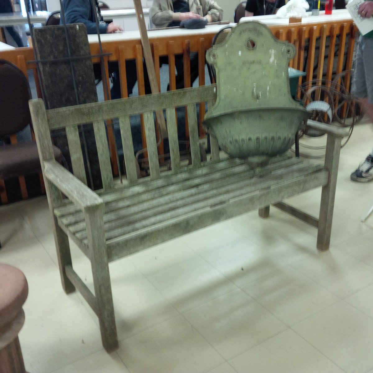 ChrisWalters_'s tweet photo. A well weather English #garden bench at #TimPotter #auction. Fit for a church? https://t.co/a7uf1NvqjJ