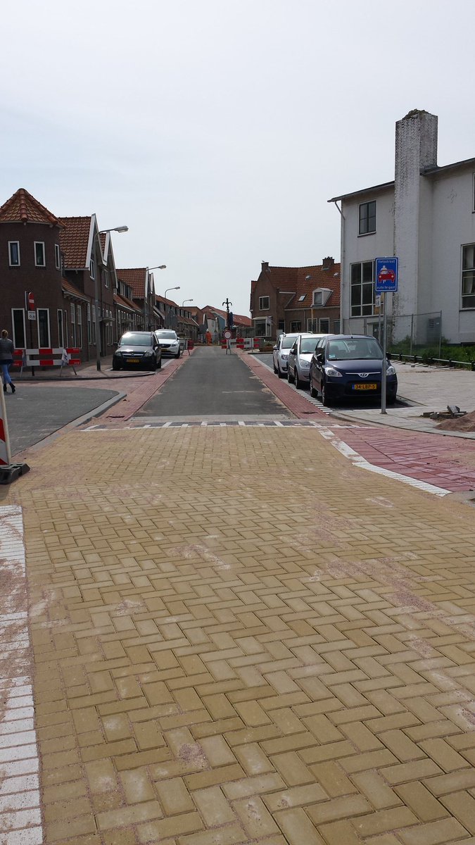 Het begin van de Sluisweg in wijk de Noord ziet er goed uit! Wat een vooruitgang <a href="/DeNoordKatwijk/">Katwijk De Noord 2.0</a>