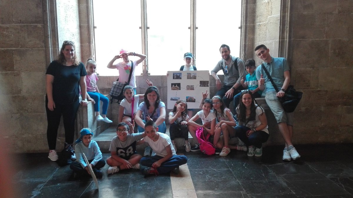 CJMontesionFA's tweet photo. Acabamos la semana cómo guías de Valencia xa algunos participantes dl Sem. #EducEurope @Fundacion_Amigo xa repetir!! https://t.co/NHXh9R2cXa