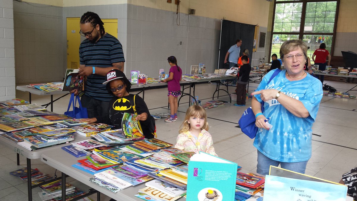 GCSchoolsNC's tweet photo. Checking out the books at #gcsfamilyfunday https://t.co/BVVwzyc9Xz