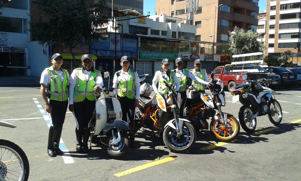 Motor_Solidario's tweet photo. Gracias @AMTQuito por apoyar el evento de #MotoresSolidarios. Una vuelta una sonrisa!! https://t.co/SqWdwzxsSe