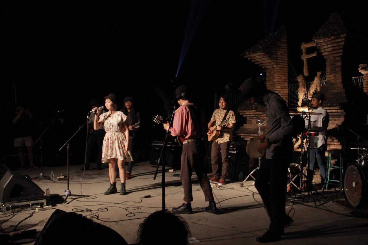 foMbi_'s tweet photo. Penampilan Littlelute sangat membius penonton di Amphitheater @RumahTembi . Waaaaw! #FMT2016 #MTB2016 https://t.co/U5CDL4itwb