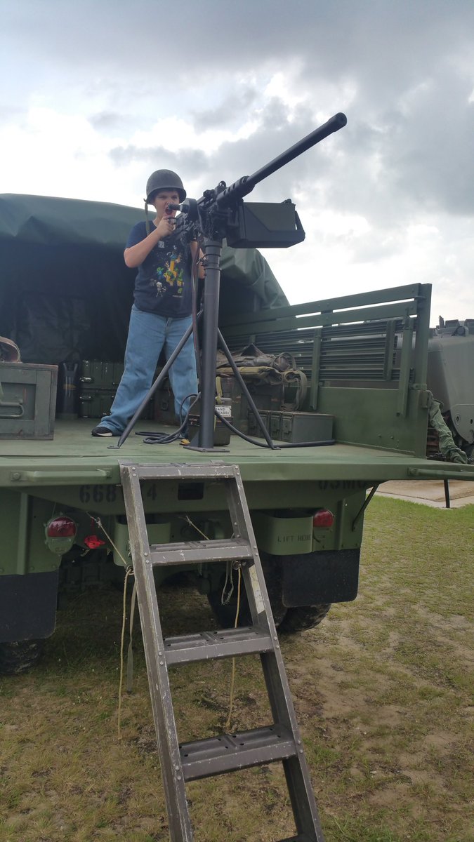 gregory_us's tweet photo. Kids enjoying static display from U.S. Reserve Corps https://t.co/K9TgTTIlm9