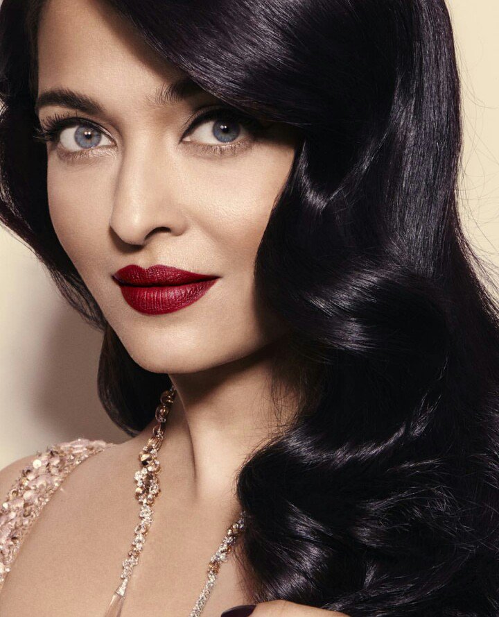 rakhshanda786's tweet photo. New post! @sonamakapoor & #AishwaryaRaiBachchan at #Cannes2016
Visit- https://t.co/cJag3J1Dua #icannes https://t.co/6s7U6R6AOo