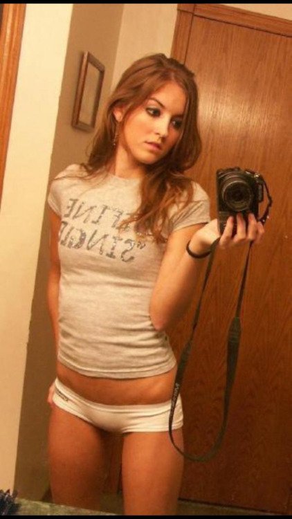 BotelloTrista's tweet photo. Wow her live cam is hot.  https://t.co/x0fRmflFip https://t.co/5GMv2KnAj9