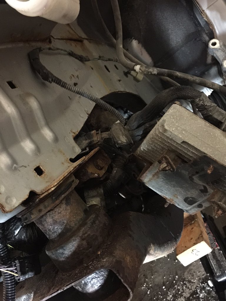 TroyDB7's tweet image. Had a seized frame bolt on #ProjectPacifica only fix was pry apart so I could cut the 10" bolt. Patience. #MoparChat