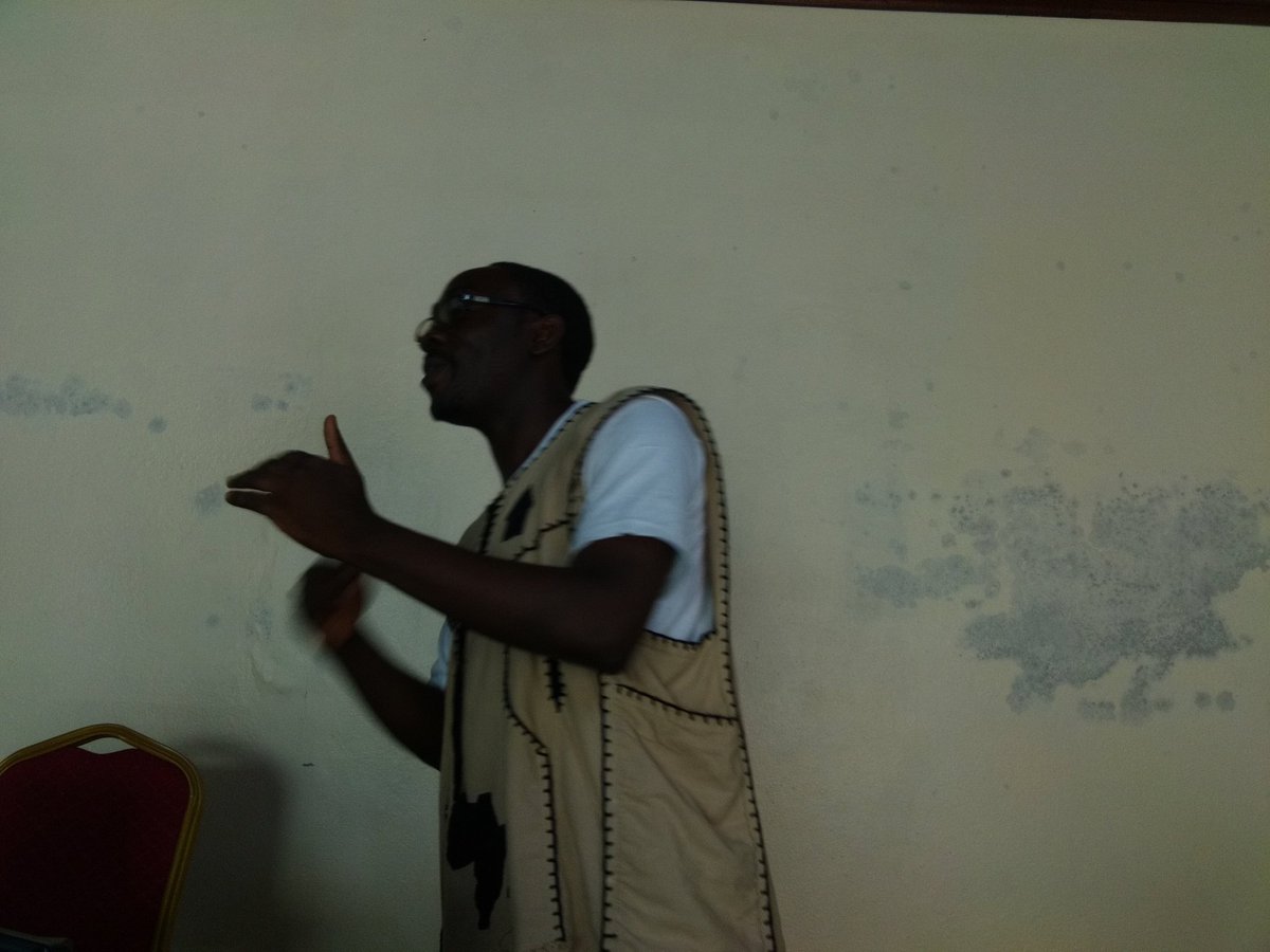 GDGYaounde's tweet photo. .@fouomene nous présente Fac Infos flash https://t.co/PQ50HHTAHS qui permet de notifier les étudiants
#YdeTechMeetup https://t.co/QHmclUc7vr