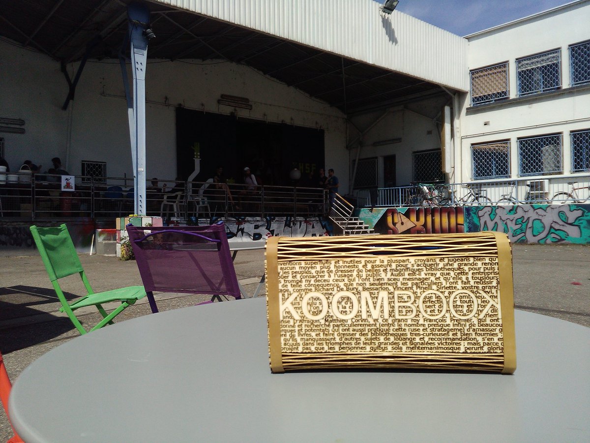 Barbayellow's tweet image. #Koombook, la librairie numérique à fabriquer soi-même, dans son joli boîtier en bois au #THSF @olimex @labfabfr