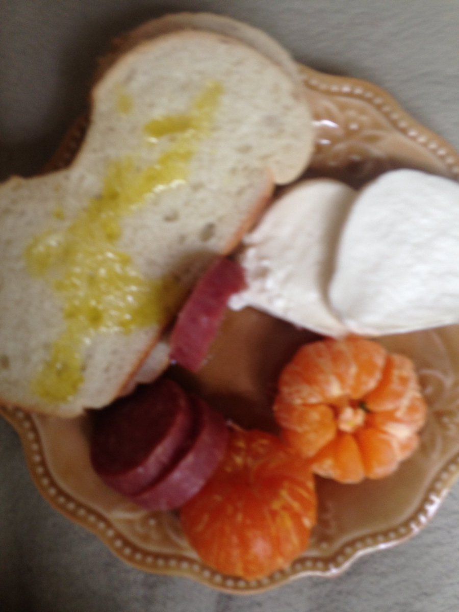 staceykarseras's tweet image. Great food great health and oh yeah we can't forget great hair‼️#CatchABuzz w your food😋