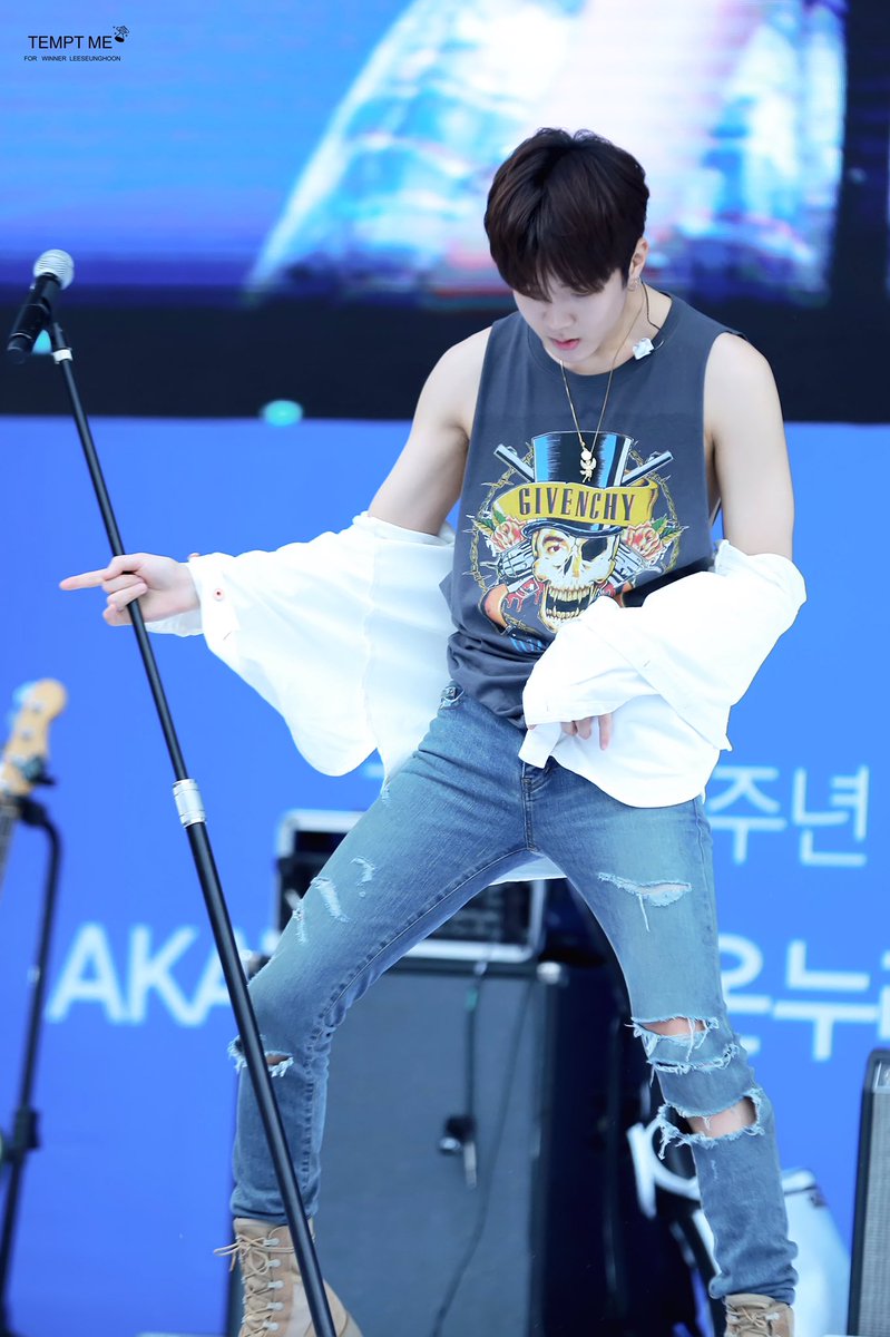 TemptMe920111's tweet photo. [HQ]160521 연세대 축제
#이승훈  #위너 #SEUNGHOON 
여러분 잘자용~💕
https://t.co/yOPnU5kbRu
https://t.co/sxX9C753MO https://t.co/J0HSr477WK