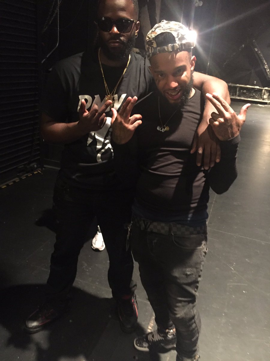 In_loso_wetrust's tweet photo. @AyBeyBeyThree  y'all better put some respect on our names #BigLoso &amp; #BigFlock to you lil Niggaz 🔫💰💯💵🤑#dmvwildnout https://t.co/xkTKN1Ql0V