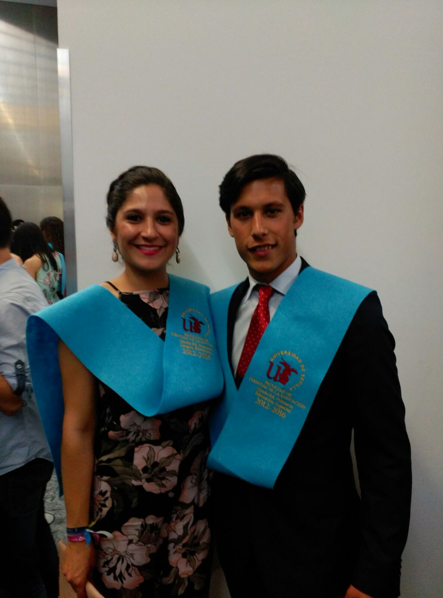 ManuRC17's tweet photo. Gran noche la de ayer!! 🎉😁👏 #GraduadoEnEducaciónPrimaria https://t.co/OSJC1NlDdl