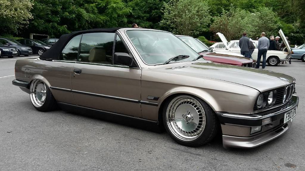 slammedbimmers's tweet photo. ⬇LOW RIDER⬇ Owner: @sgill78 #BMW #E30 #E30life #e30owners #thedirtythirty #airsuspension #onair #lowlife #convertib… https://t.co/2bapjpu1CN