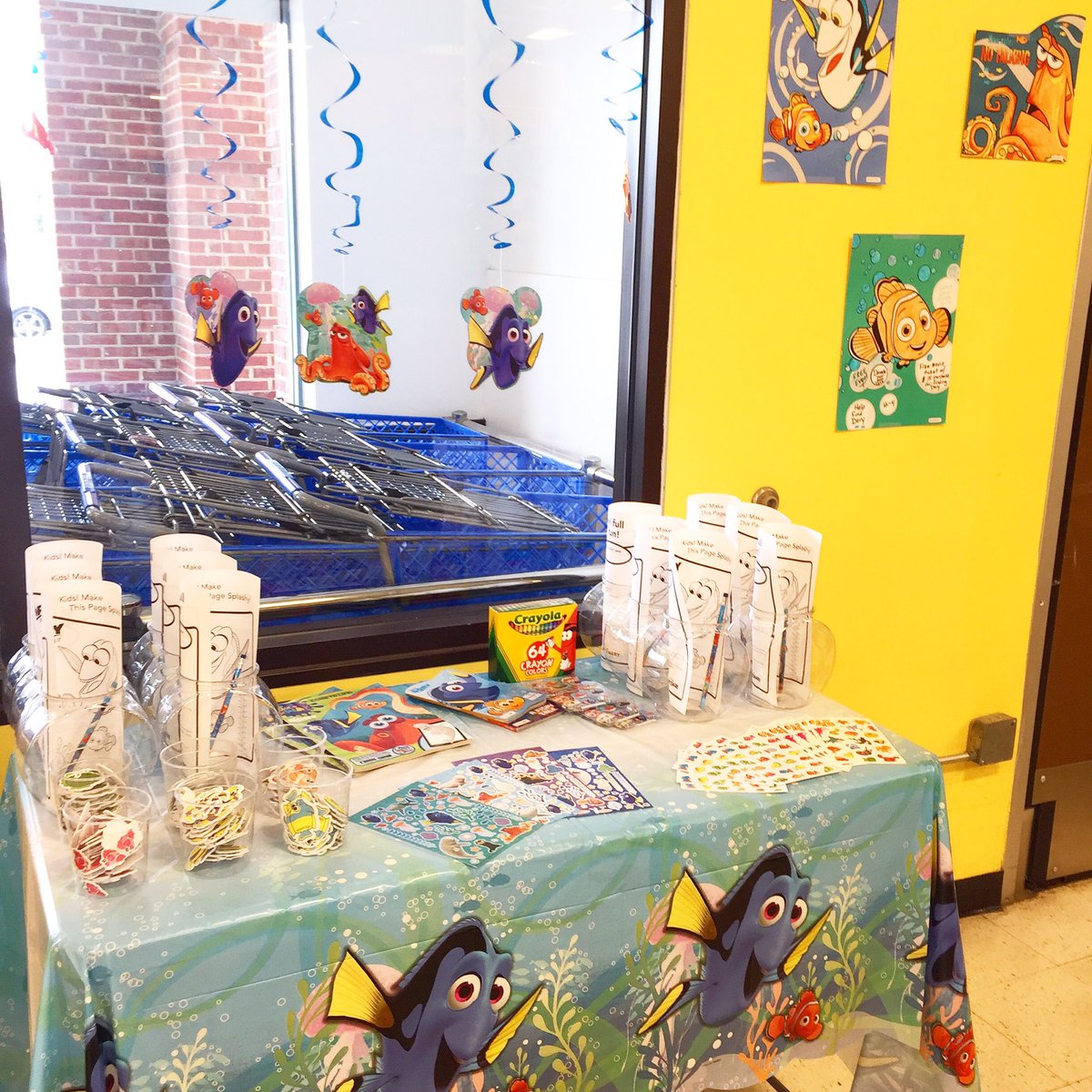 HollyForrest3's tweet photo. Come by from 12-4 for our Finding Dory Event! Send $15 in aquatics and get a free kids movie ticket!@Petsmart0668 https://t.co/6l5UGagZJD