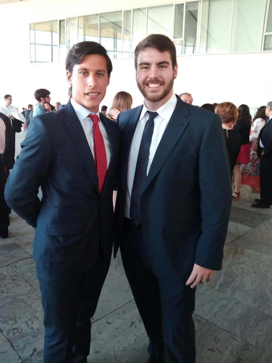 ManuRC17's tweet photo. Gran noche la de ayer!! 🎉😁👏 #GraduadoEnEducaciónPrimaria https://t.co/OSJC1NlDdl
