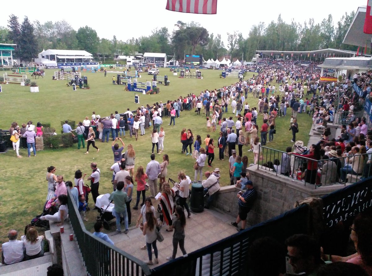 SergioMelgosa's tweet photo. @ccvmoficial @LonginesEq gran ambiente. #hipica #csimadrid https://t.co/Pla3w9avVp
