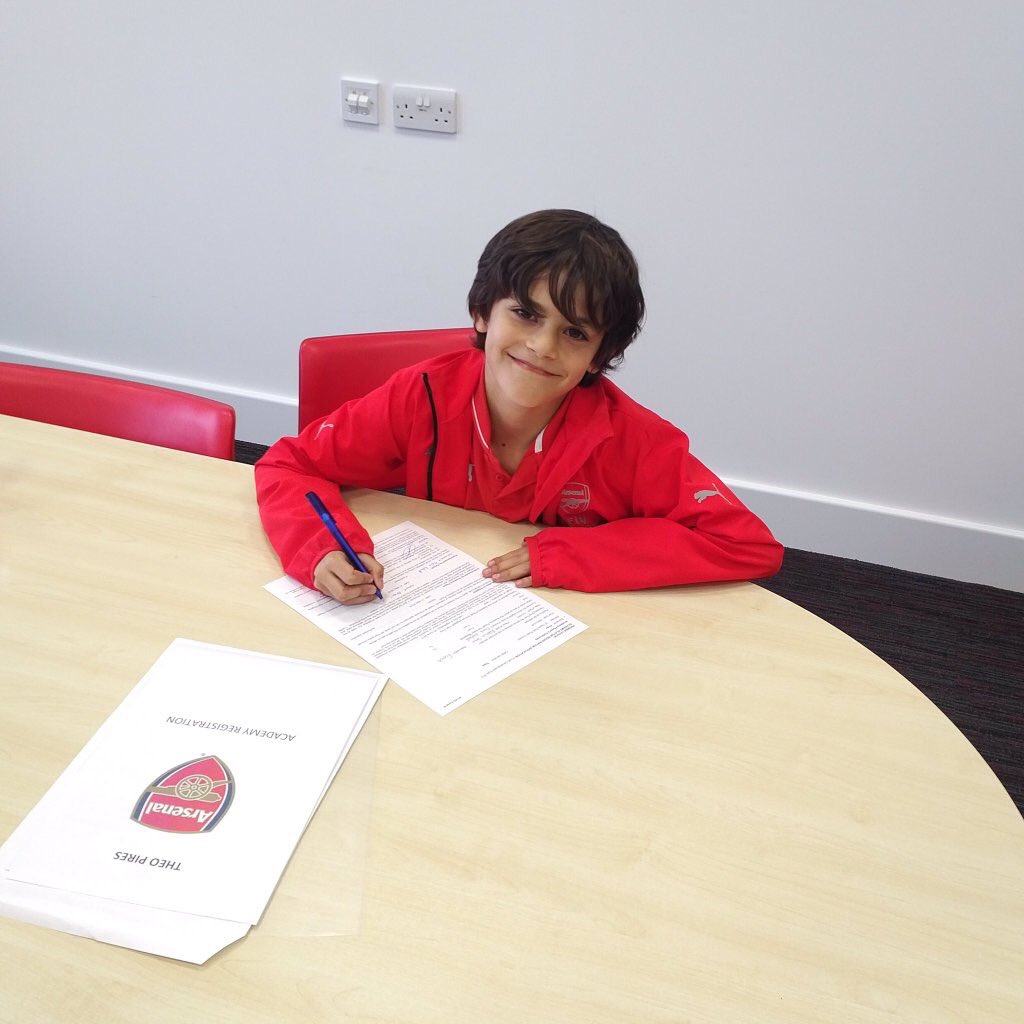 UberAFC's tweet photo. Congratulations to Arsenal Legend @piresrobert7's son Theo Pires on signing for the Arsenal Academy! #afc https://t.co/OKuFg5whcu
