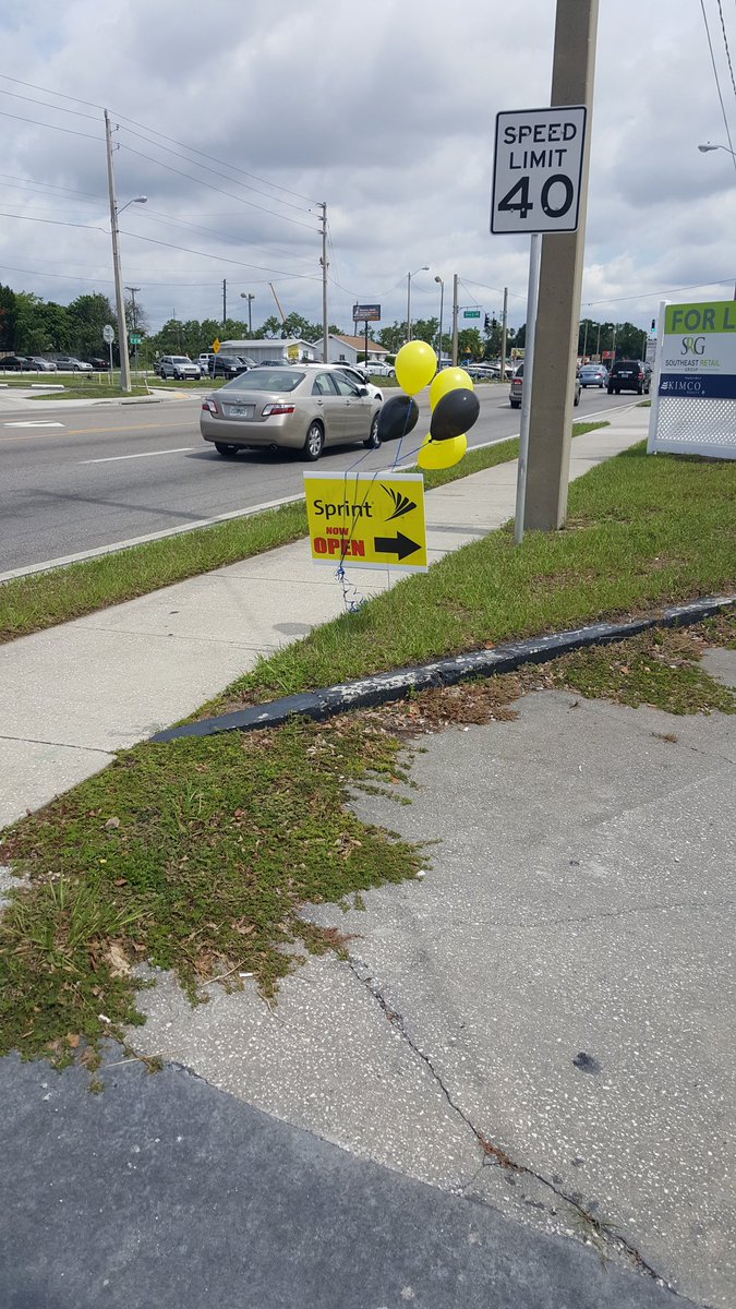 Sprintstore7383's tweet image. #tableevent #50% off #Bogo lg g5/Iphone 6s @Chrisbeam727 @DaveMayeux @Lori_AnneHill @marceloclaure