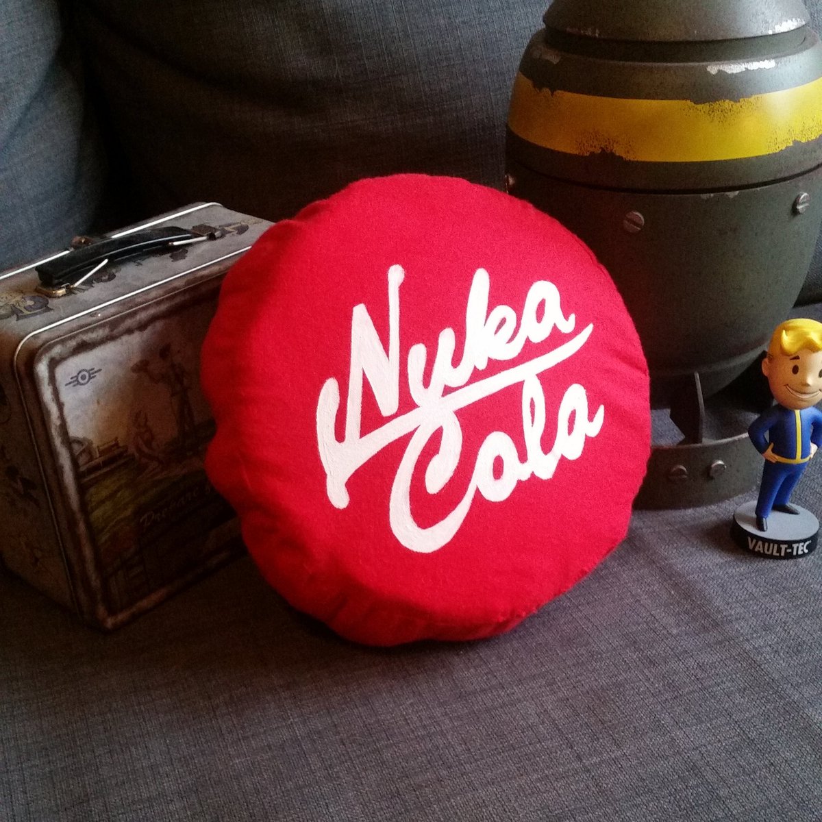 cutiekchan's tweet photo. Proud of this one. So difficult to make it bottle cap shaped. 😥 #nukacola #fallout https://t.co/mG0iF7loxW