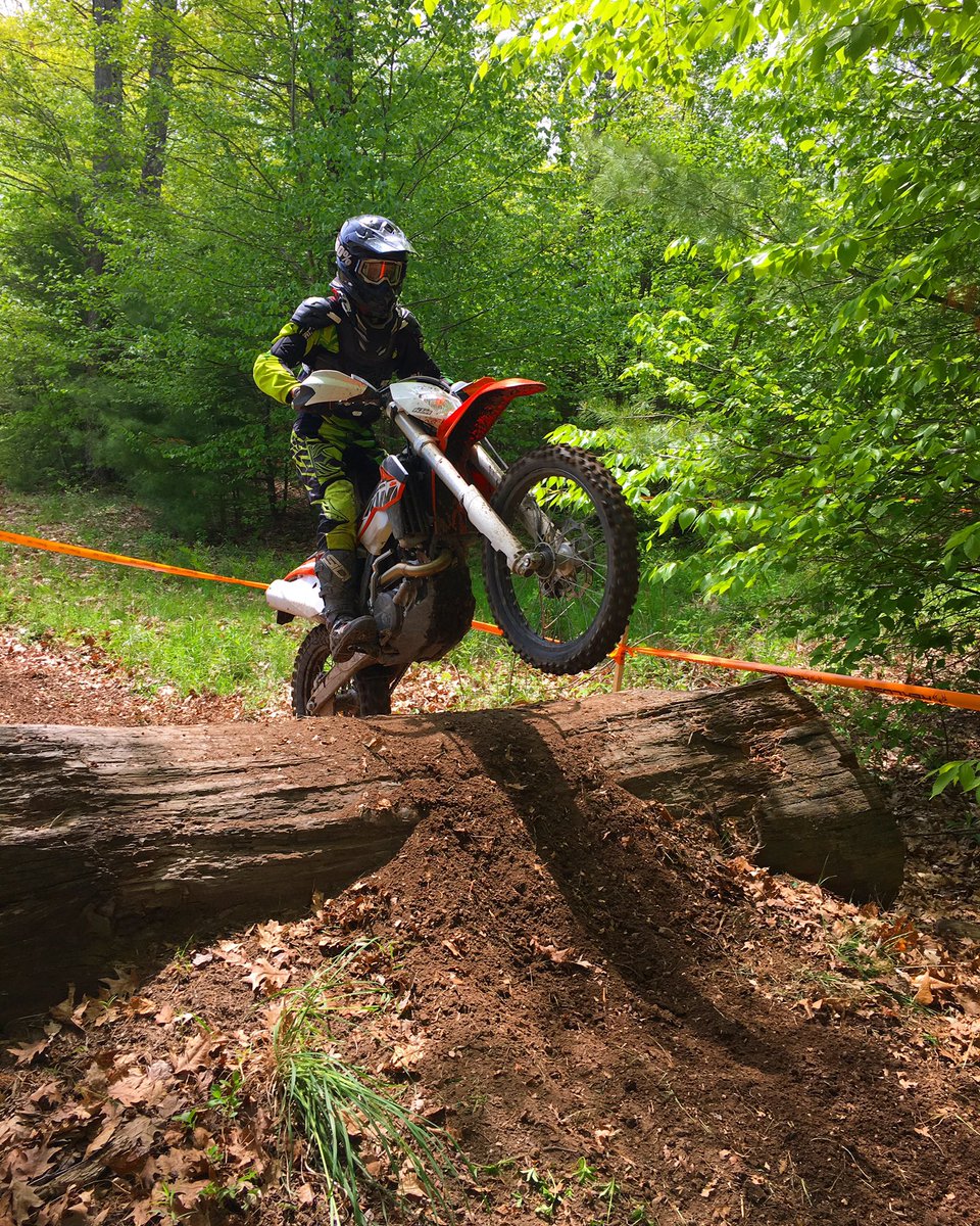 JDayEnduro's tweet photo. Plenty of logs, rocks and roots in today's XTreme test 🕷 #RedFernSprintEnduro @Rekluse https://t.co/glhSn7PlDt