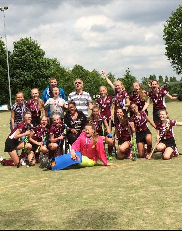 Meiden C1 <a href="/MHCSteenwijk/">MHC Steenwijk</a> vandaag kampioenen! Gefeliciteerd. <a href="/SteenwkrCourant/">Steenwijker Courant</a> <a href="/hockey_nl/">hockey.nl</a> @Hockeyclubnews