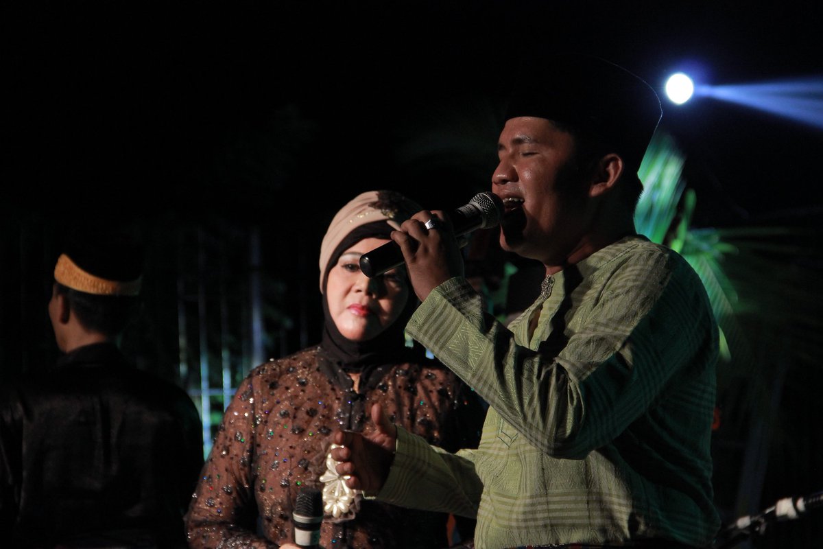 foMbi_'s tweet photo. Ronggeng Deli sebagai performer penutup dalam FMT tahun ini. Penonton sangat antusias melihatnya! #FMT2016 #MTB2016 https://t.co/jT0Yif1KYI