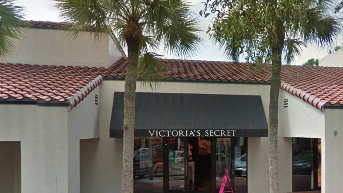 5 @VictoriasSecret thieves beat up store employee in #MiamiLakes, police say bit.ly/1OFFPP8?utm_me… https://t.co/yraaIt3tT4