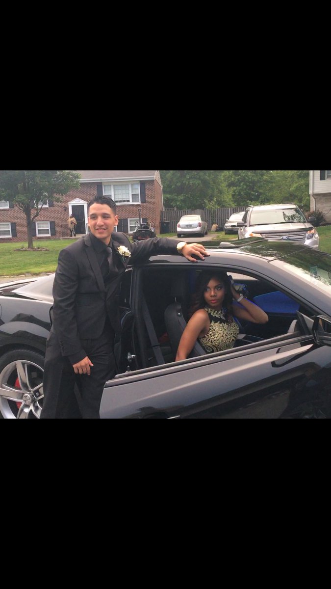 AyooMonet__'s tweet photo. #prom2k16 👑 https://t.co/HAxr1EpEvN