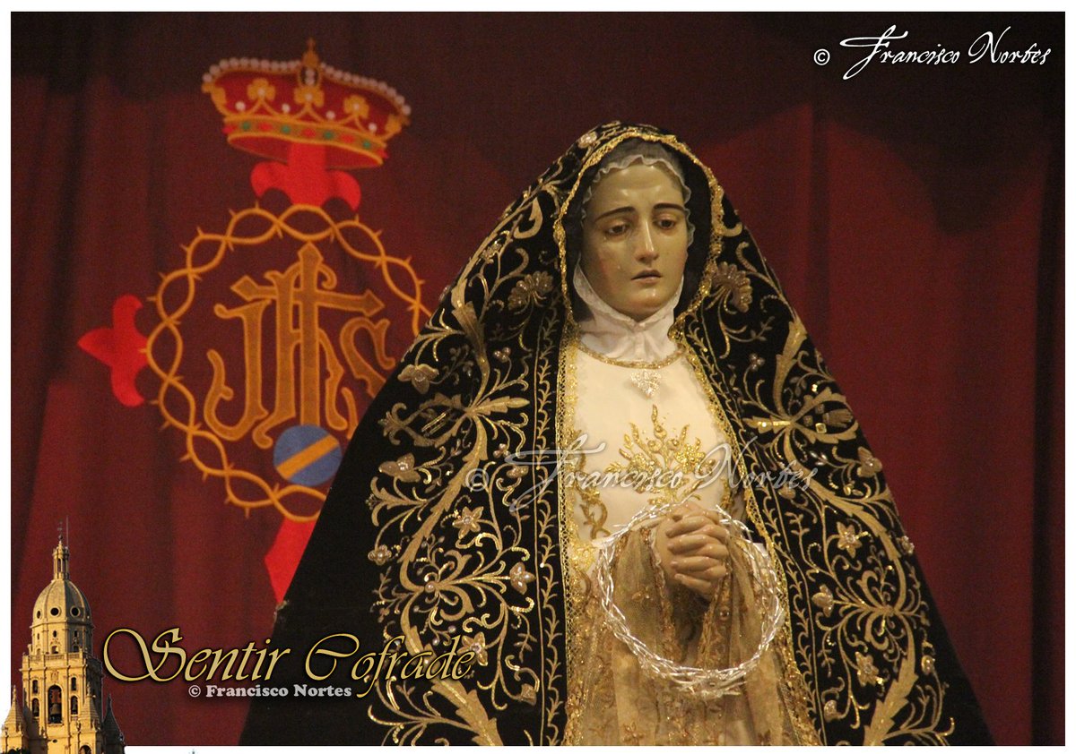 SCMurcia's tweet photo. VÍSPERA DE UNA CORONACIÓN. Fotos del Triduo,recorrido y horarios para mañana en nuestro blog https://t.co/VrkWG9MRQ6 https://t.co/1dz5dYBdk0