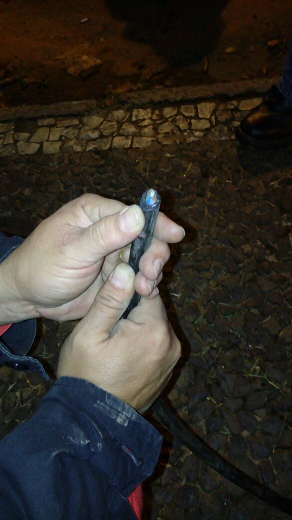 ABCCardinal's tweet photo. SINATTEL denuncia sabotaje contra la infrastructura de COPACO en Gral. Bruguez y 25 de mayo,vía @miliaguayo1 #730AM https://t.co/CmuUWkrgas
