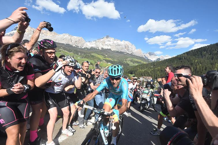 El Pelotón Chaves y Kruijswijk reinan en el naufragio de Movistar El Pelotón Chaves y Kruijswijk reinan en el naufragio de Movistar